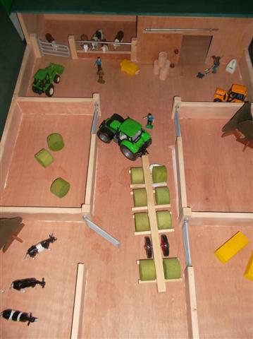 Closed machinery shed cattle shed yard 4 paddocks toy farms