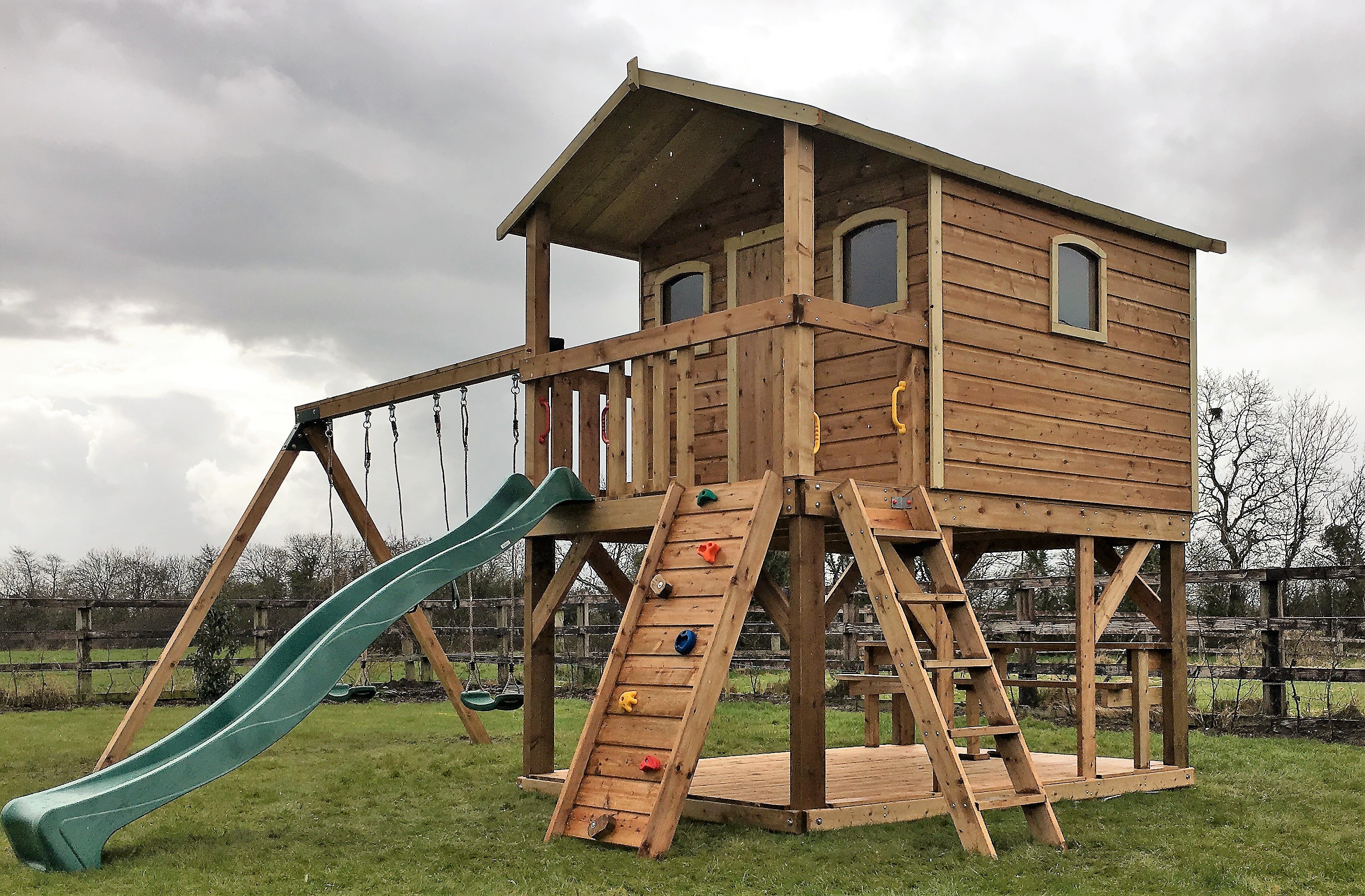 Super Sized Deluxe Tree house swings 10ft slide picnic table bench