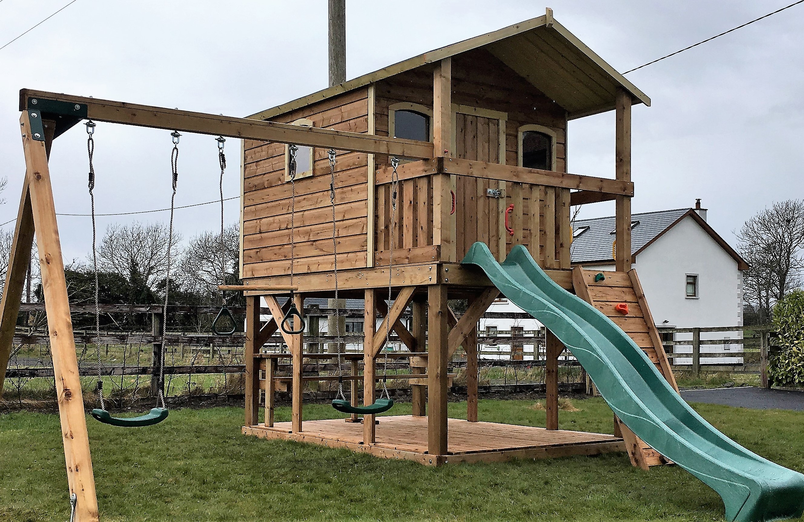 Super Sized Deluxe Tree house swings 10ft slide picnic table bench