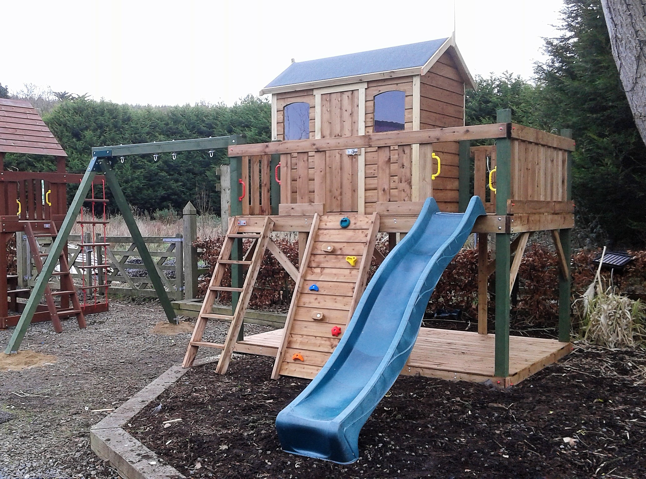 Ex Display tree house Adam STTSwings